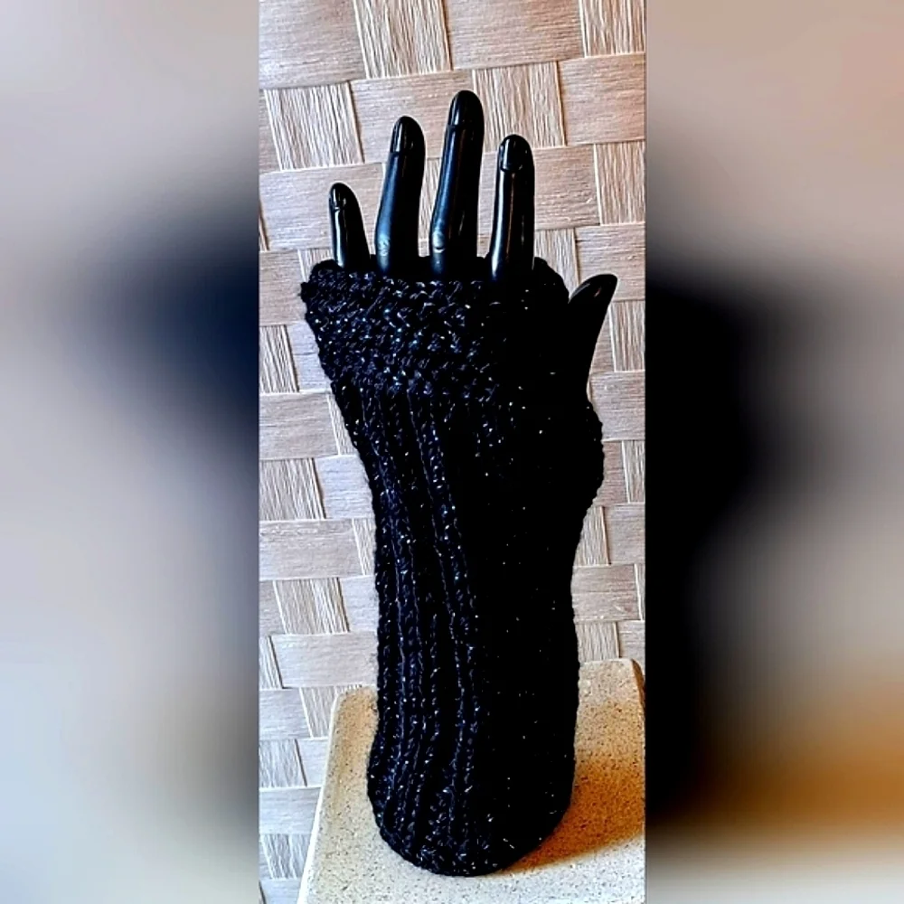 NWT Luxury Cashmere Blend Artisanal Fingerless Gloves